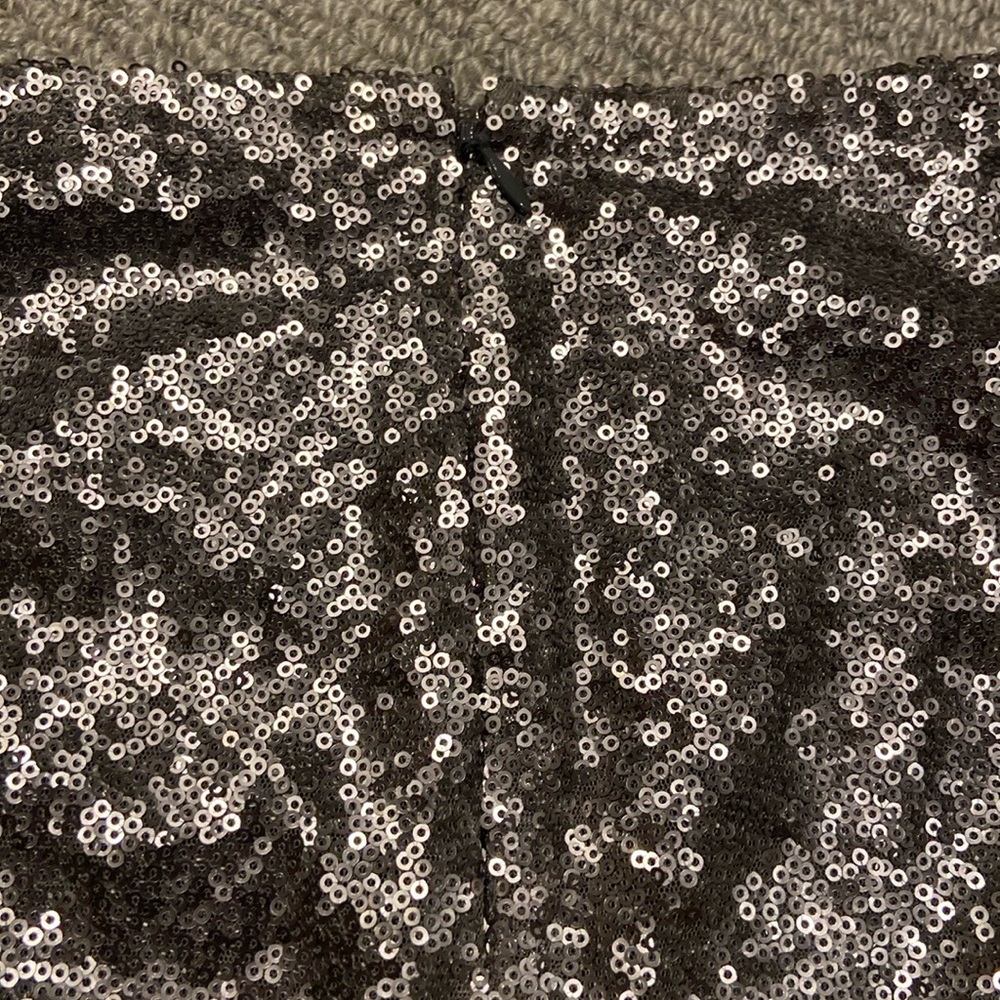 Halogen silver-gray sequined skirt, size 6 - Picture 4 of 5